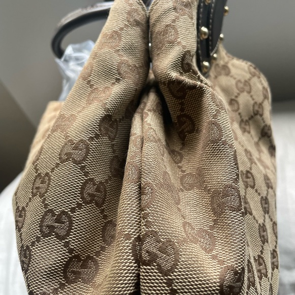 **SOLD** Authentic Vintage Gucci shoulder bag - Picture 4 of 8